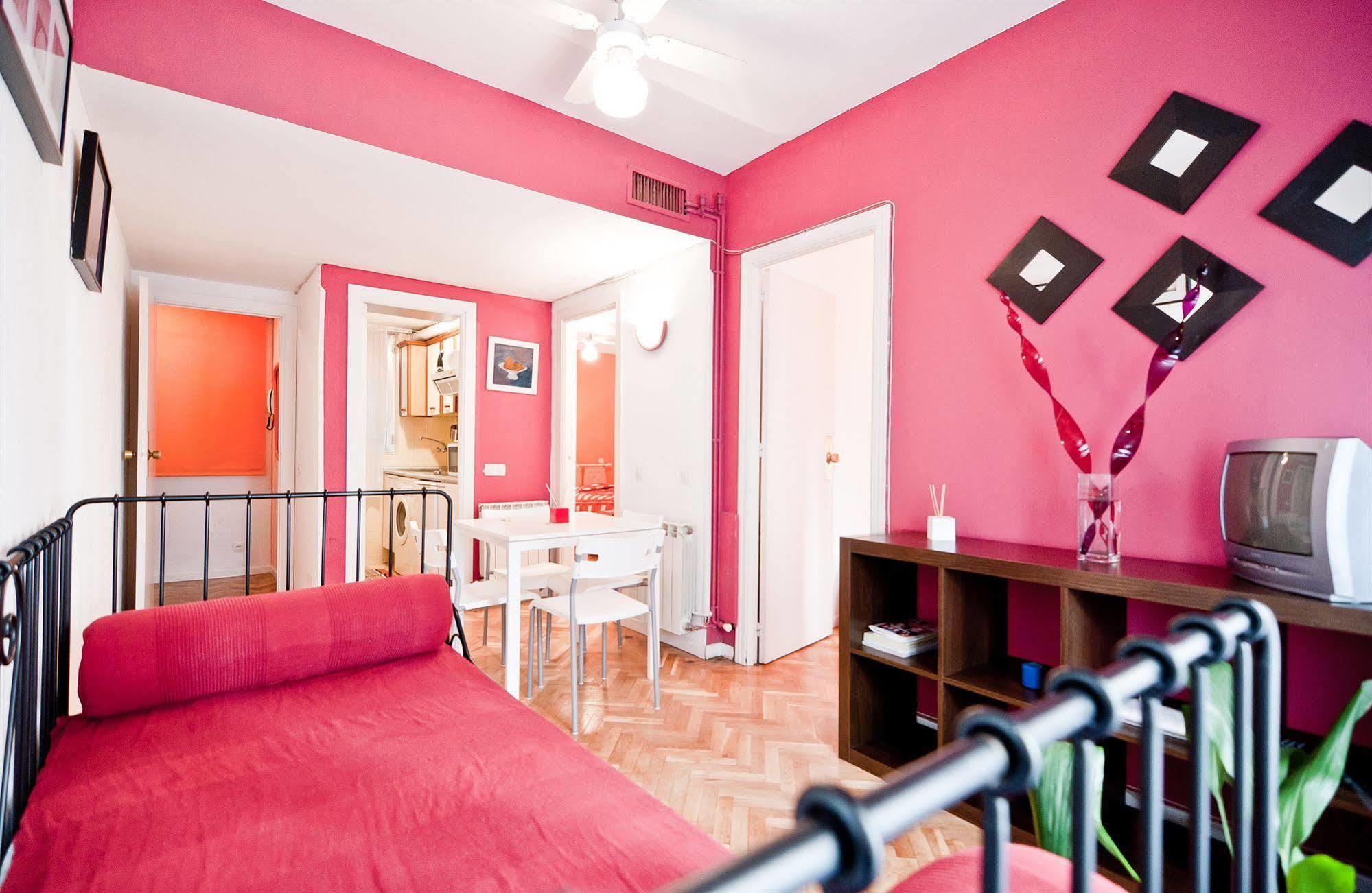 Apartamentos Aqui Me Quedo Мадрид Екстер'єр фото
