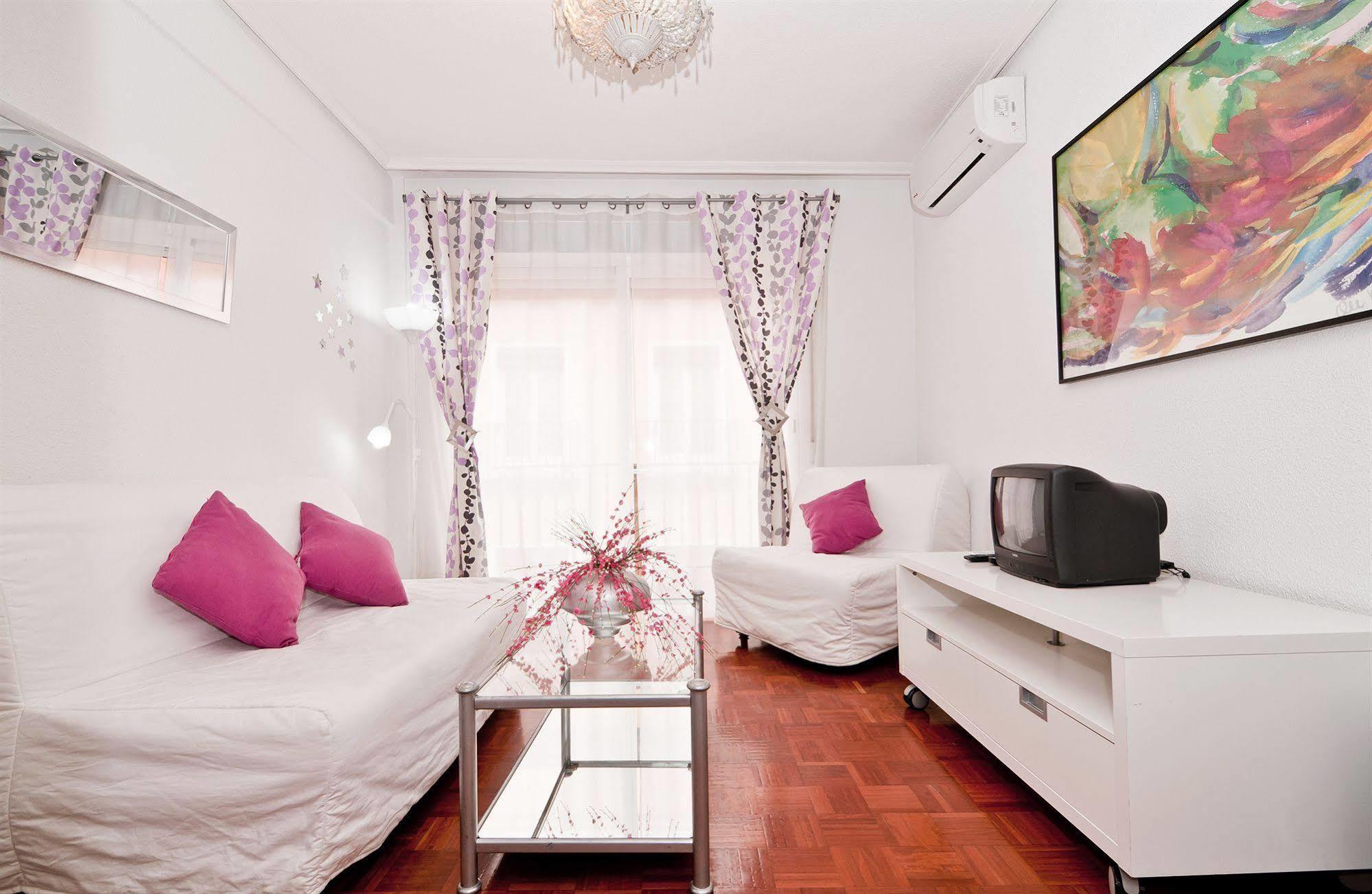 Apartamentos Aqui Me Quedo Мадрид Екстер'єр фото