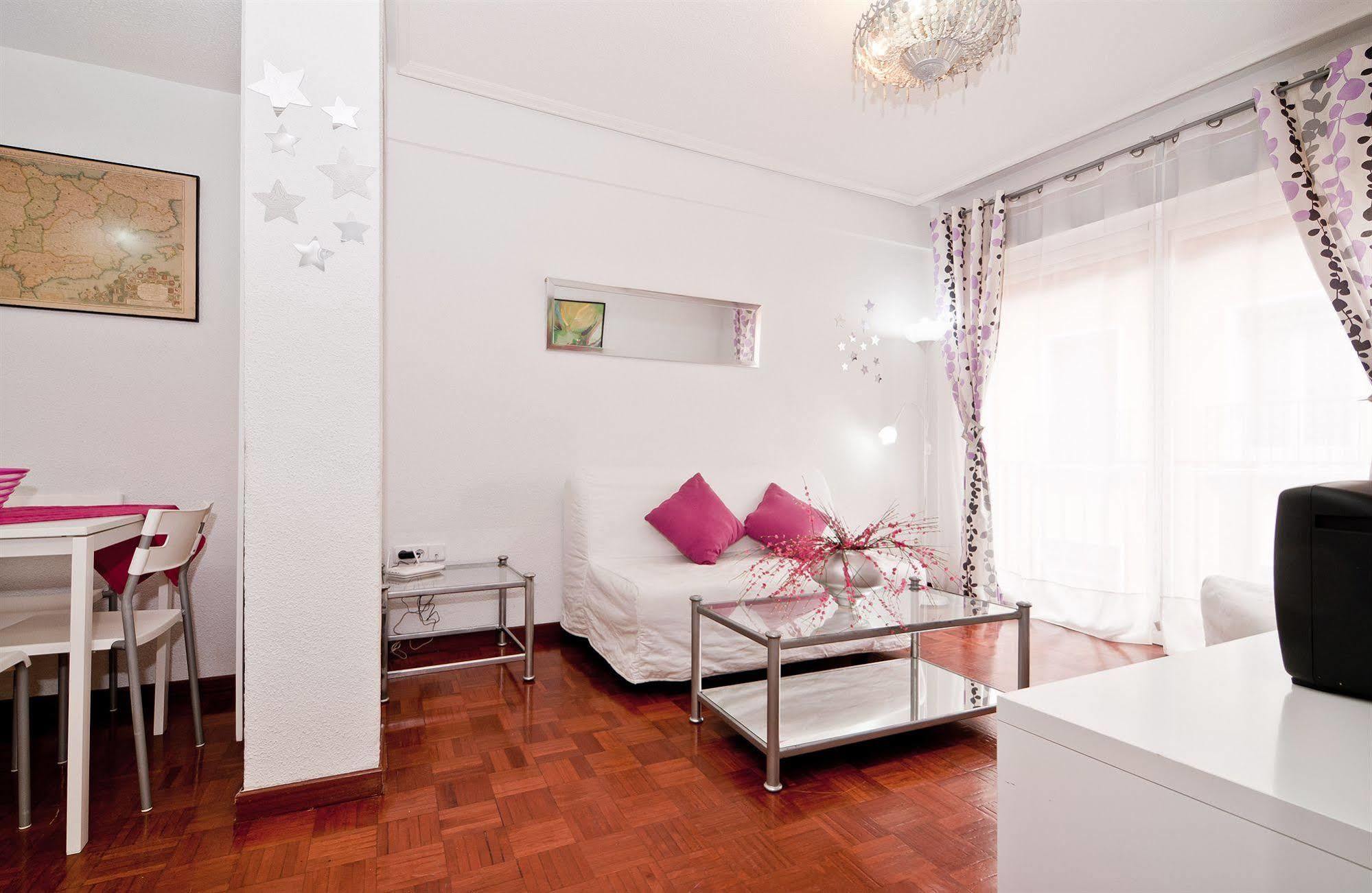 Apartamentos Aqui Me Quedo Мадрид Екстер'єр фото