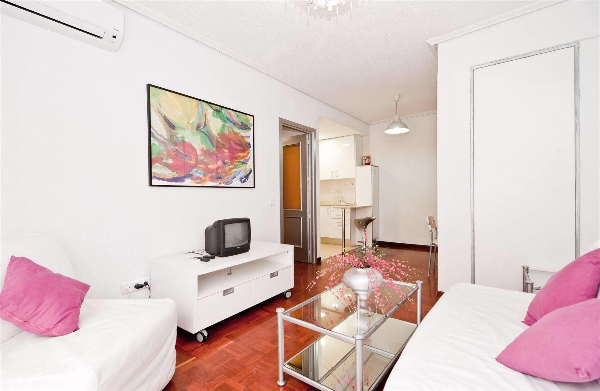 Apartamentos Aqui Me Quedo Мадрид Екстер'єр фото