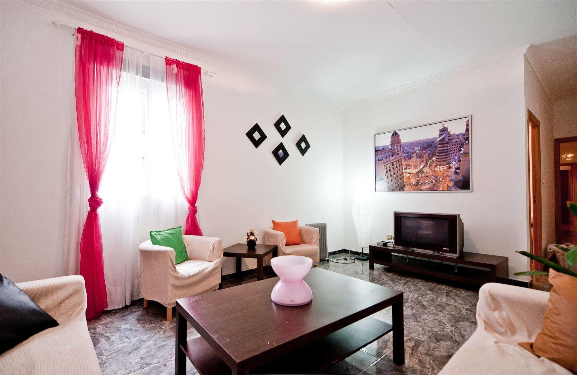 Apartamentos Aqui Me Quedo Мадрид Екстер'єр фото