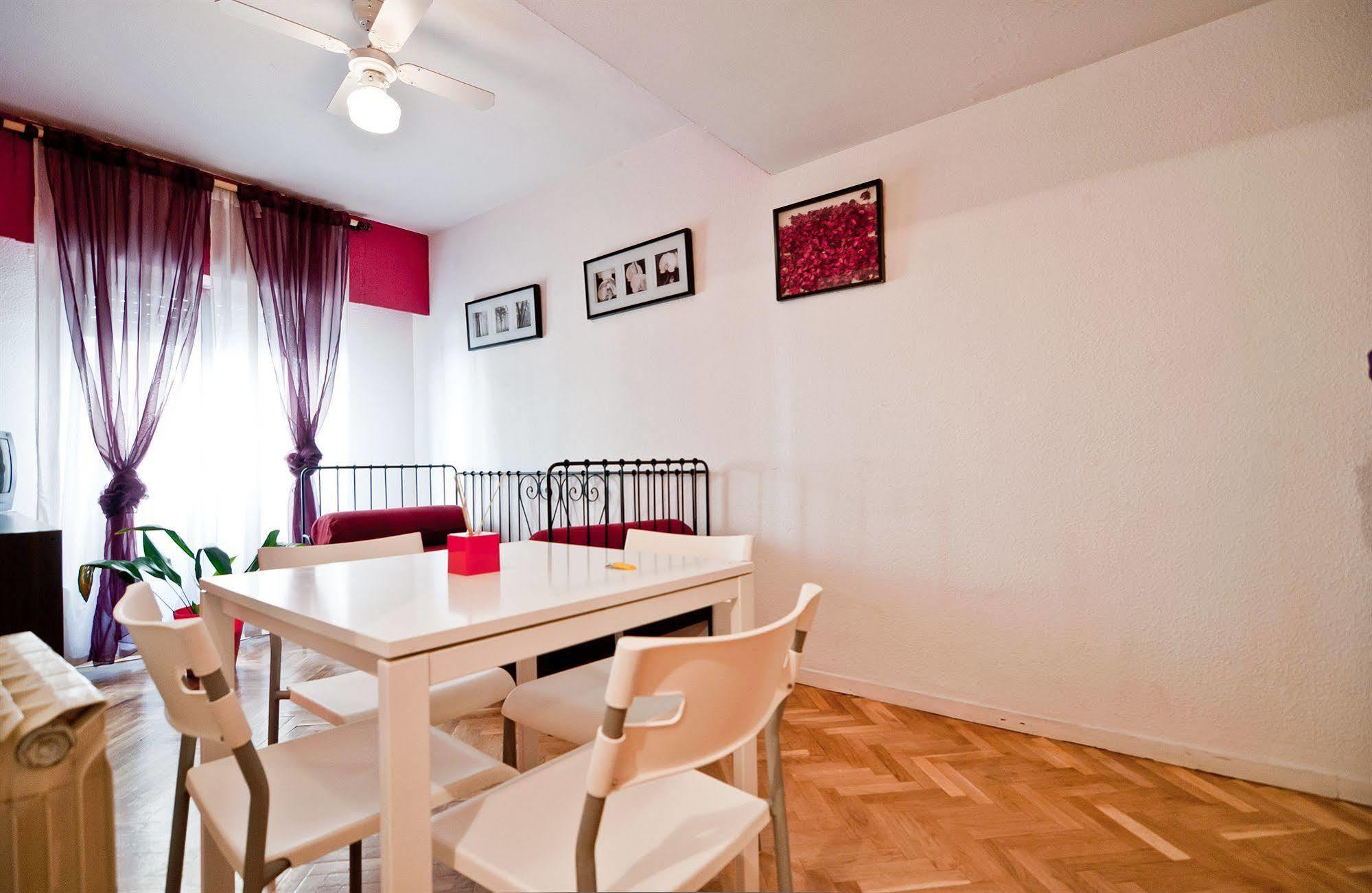 Apartamentos Aqui Me Quedo Мадрид Екстер'єр фото