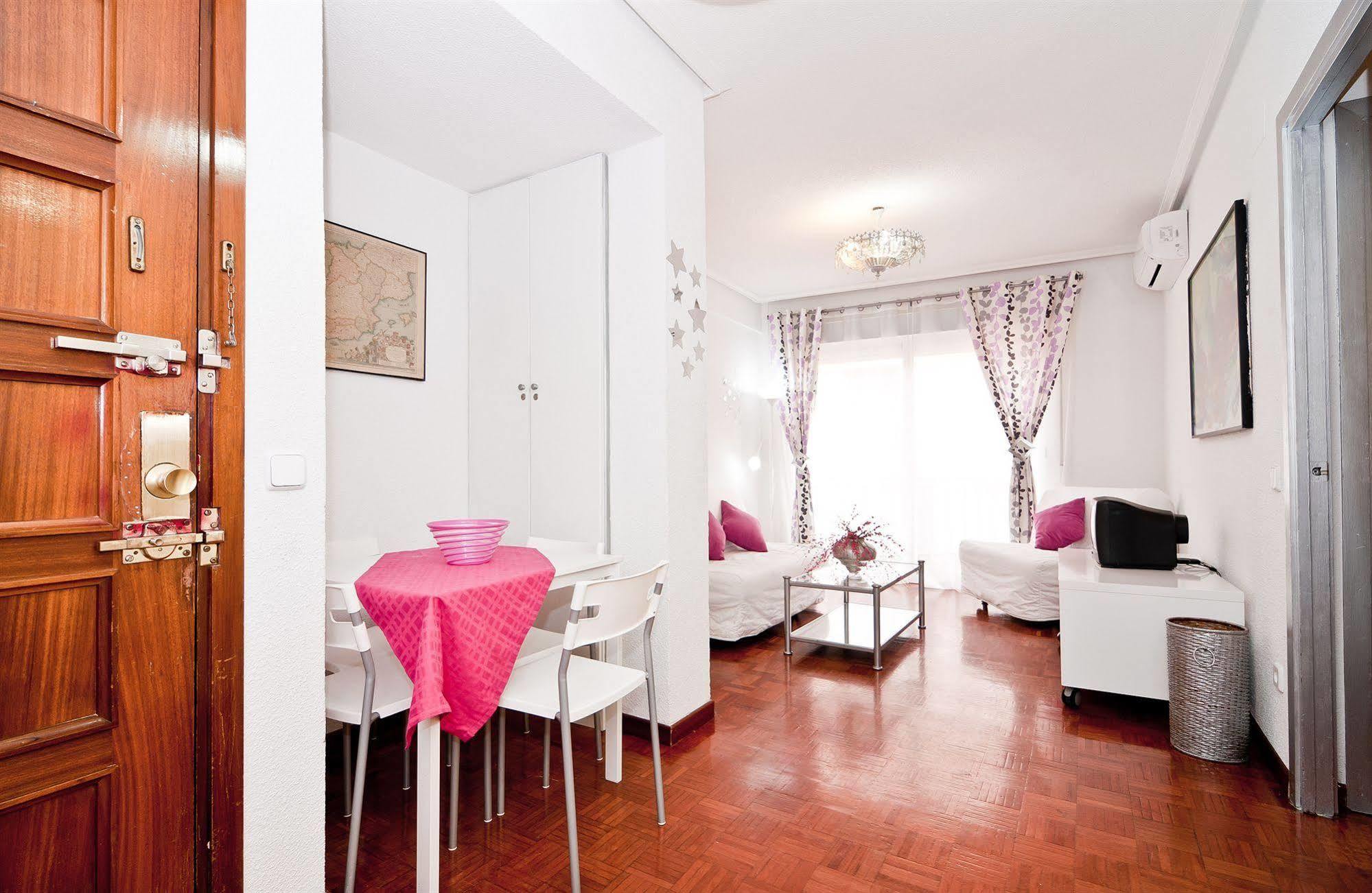 Apartamentos Aqui Me Quedo Мадрид Екстер'єр фото