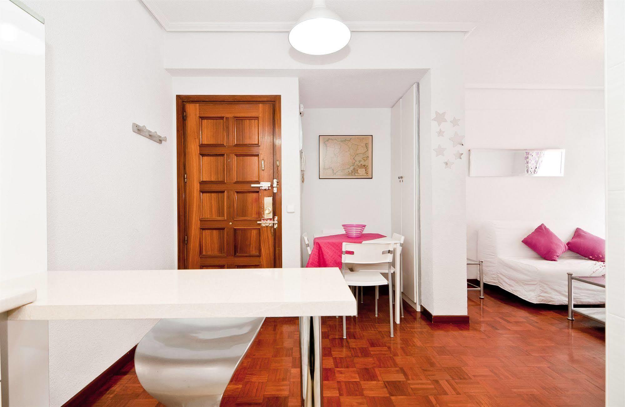 Apartamentos Aqui Me Quedo Мадрид Екстер'єр фото