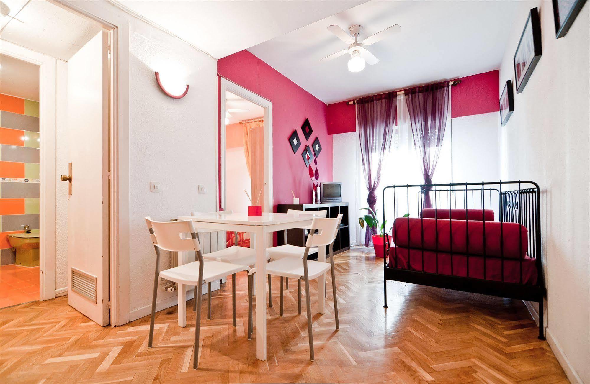 Apartamentos Aqui Me Quedo Мадрид Екстер'єр фото